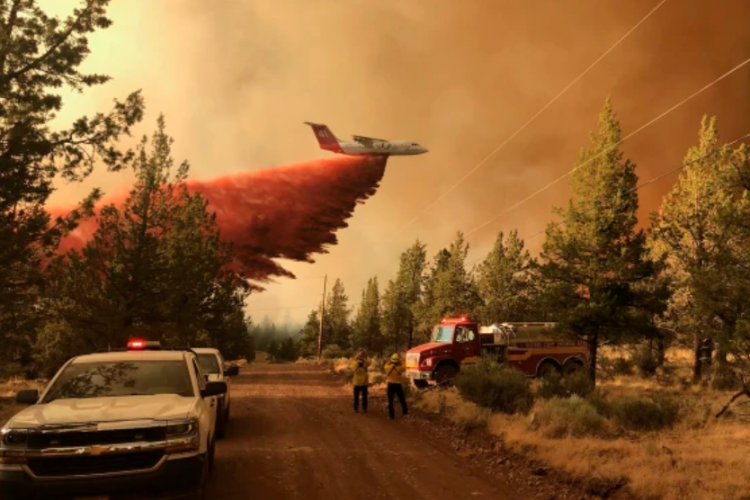A firefighting tanker makes a drop over the Grandview Fire near Sisters, Ore., on July 11, 2021.Oregon Fire Department
